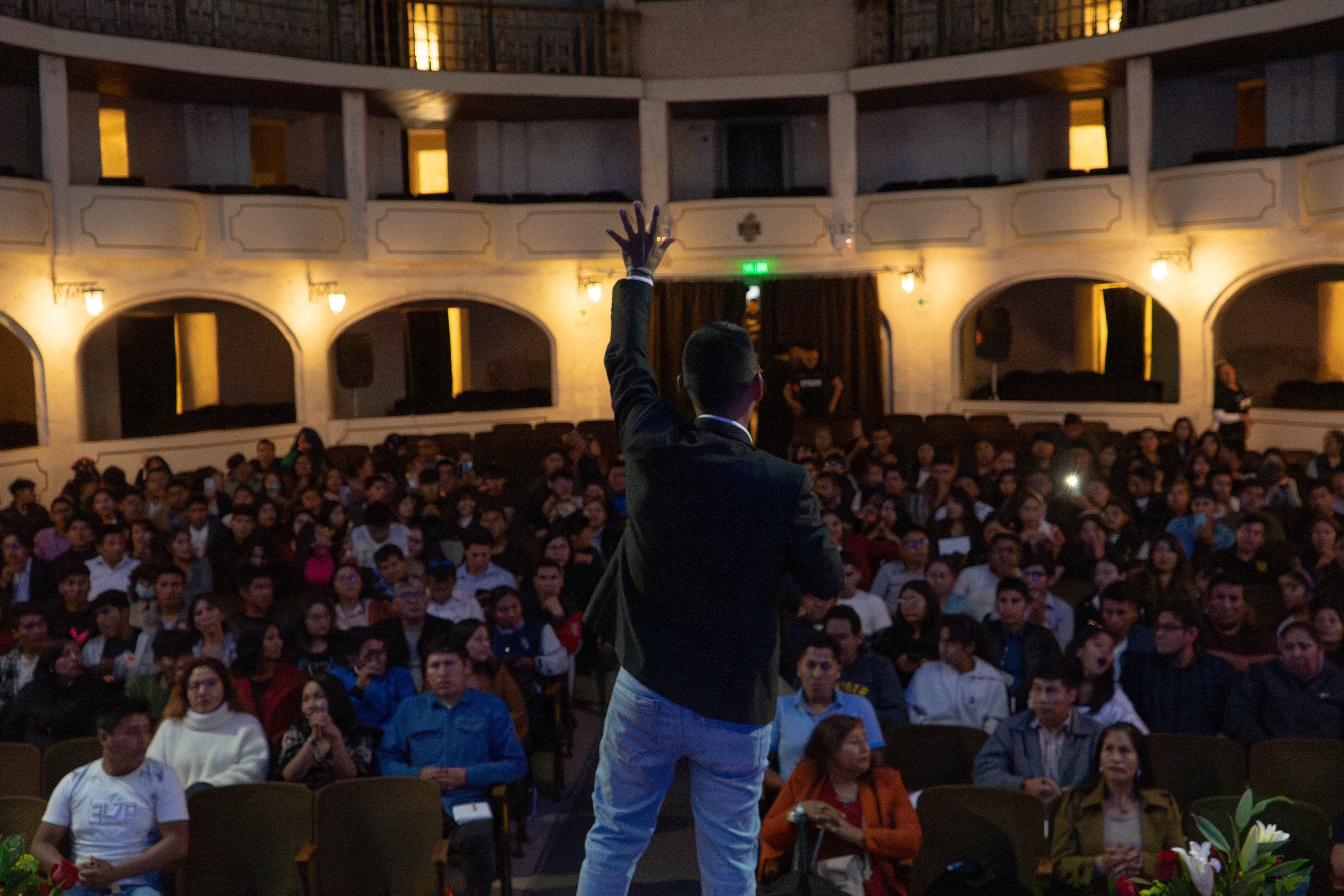 Jhonsha Boza conferencista internacional - Coach certificado ICC Londres